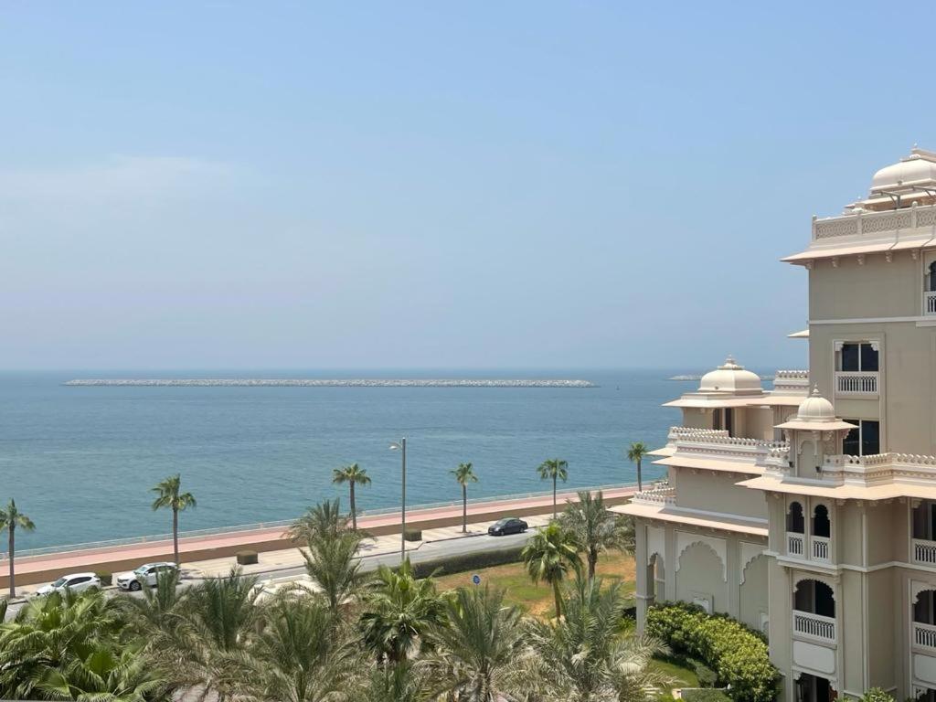 Royal Club By Rvhr, Grandeur Residence Crescent Palm Jumeirah Dubai Exterior photo