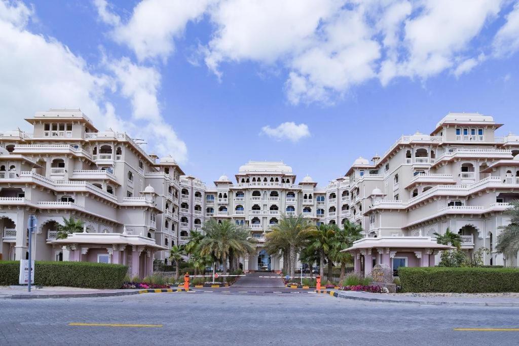 Royal Club By Rvhr, Grandeur Residence Crescent Palm Jumeirah Dubai Exterior photo