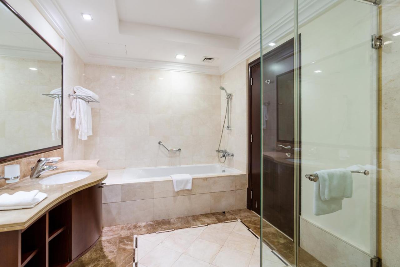 Royal Club By Rvhr, Grandeur Residence Crescent Palm Jumeirah Dubai Exterior photo